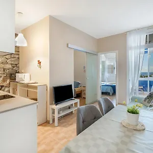 https://precioso-apartamento-en-los-cristianos.in-canary-islands.com